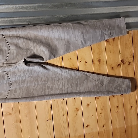 Alphalete Core Joggers Silver Camo - Men's Size Small - Picture 11 of 11